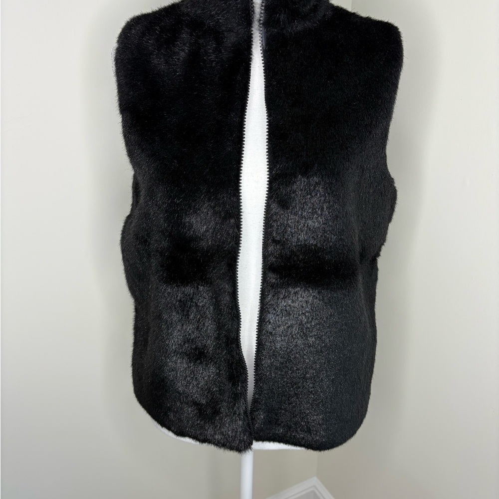 Designers Originals Black Faux Fur Vest. Petite Large